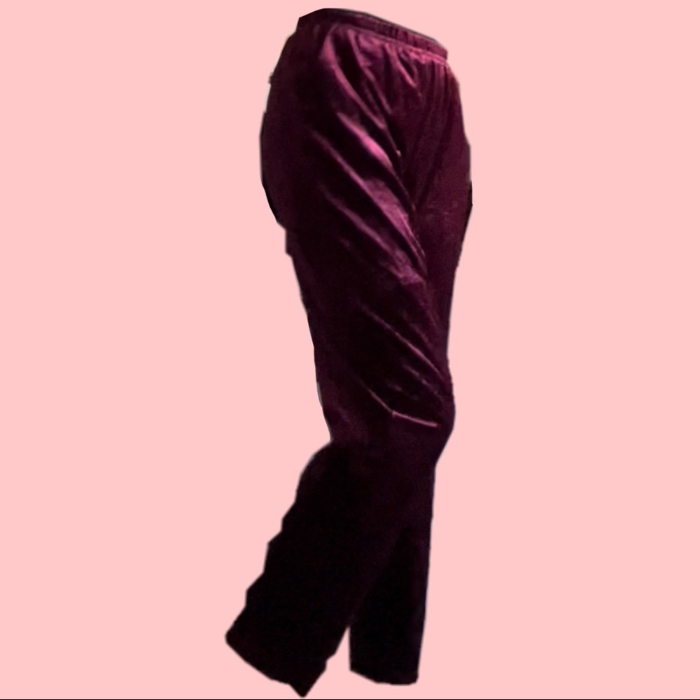 Velvet lounge pants, give me vampire vibes a bit heheh